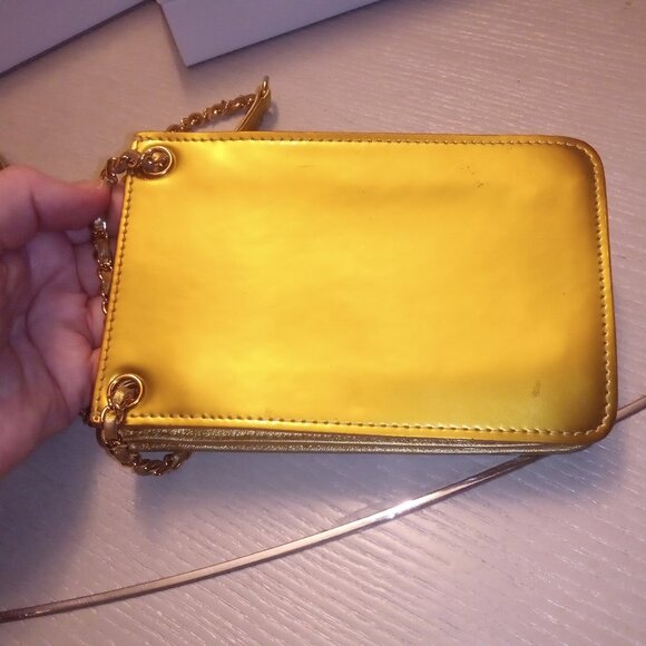 Chanel Gold Patent Leather Interlocking CC Crossbody - Picture 4 of 17